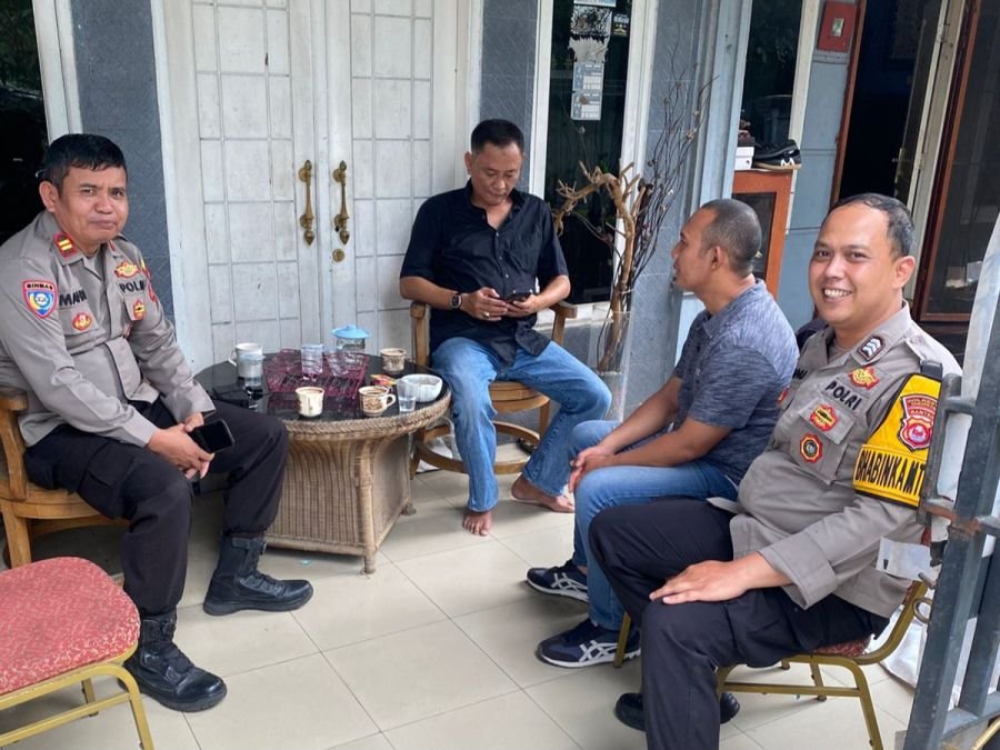Kanit Binmas Polsek Cikupa Sambangi Tokoh Pemuda Bunder, Perkuat Sinergi Jaga Kamtibmas