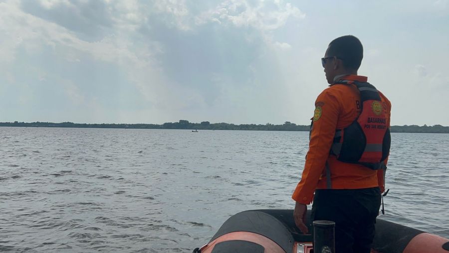 Kapal Nelayan Selamatkan 11 ABK KM Lintang Timur Yang Karam di Selat Malaka