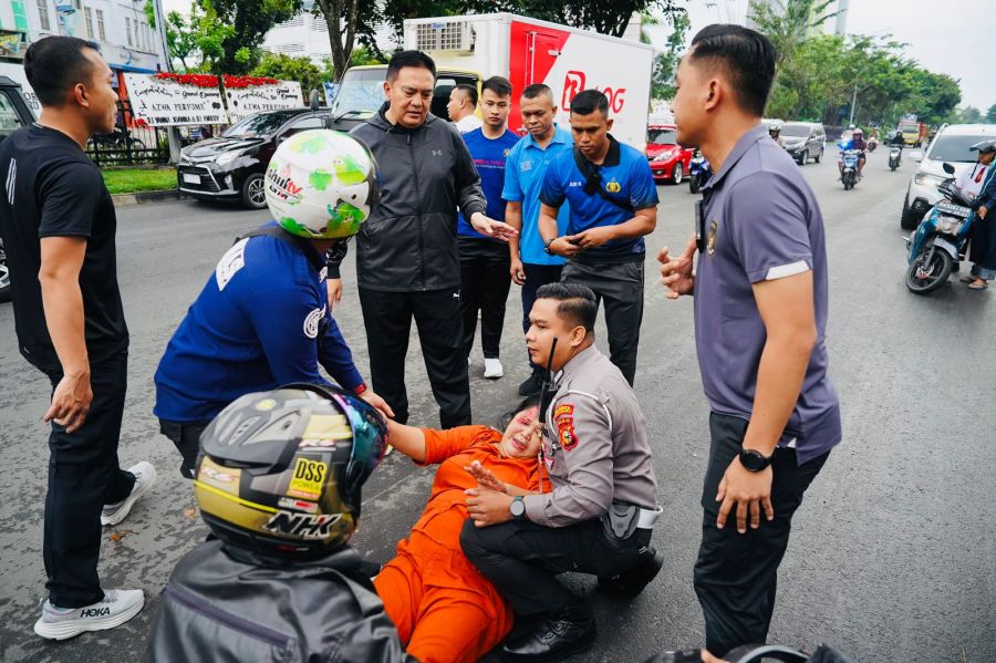 Kapolda Irjen Iqbal Bantu Korban Kecelakaan Saat Berolahraga