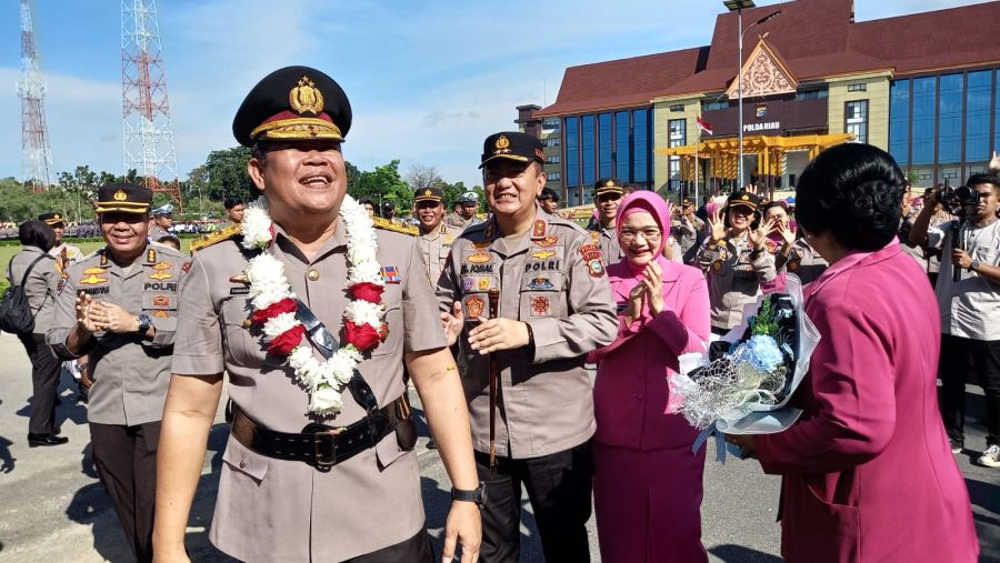 Kapolda Riau Pimpin Apel Penghormatan Terakhir Untuk Wakapolda Riau Irjen Tabana Bangun