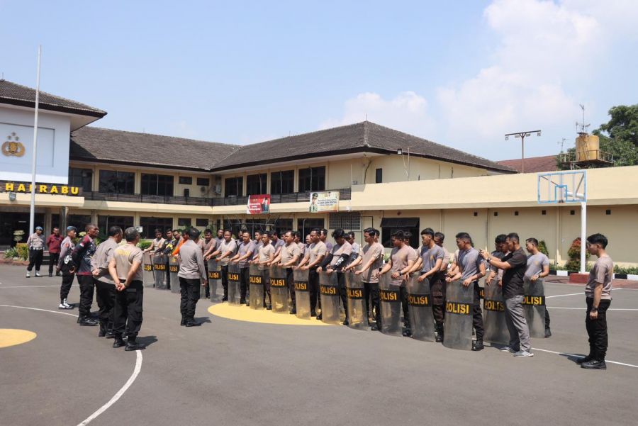 Kapolres Cilegon Tinjau Latihan Dalmas Inti, Perkuat Kesiapsiagaan Personel Jajaran