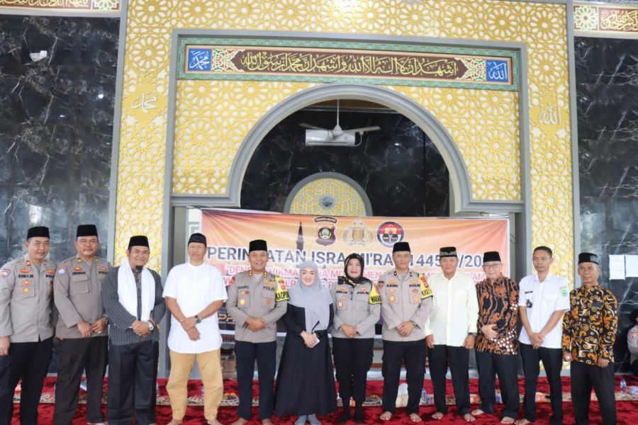 Kapolres Didampingi Wakapolres PALI Hadiri Acara Peringatan Isro' Mi'raj Nabi SAW 1445 H