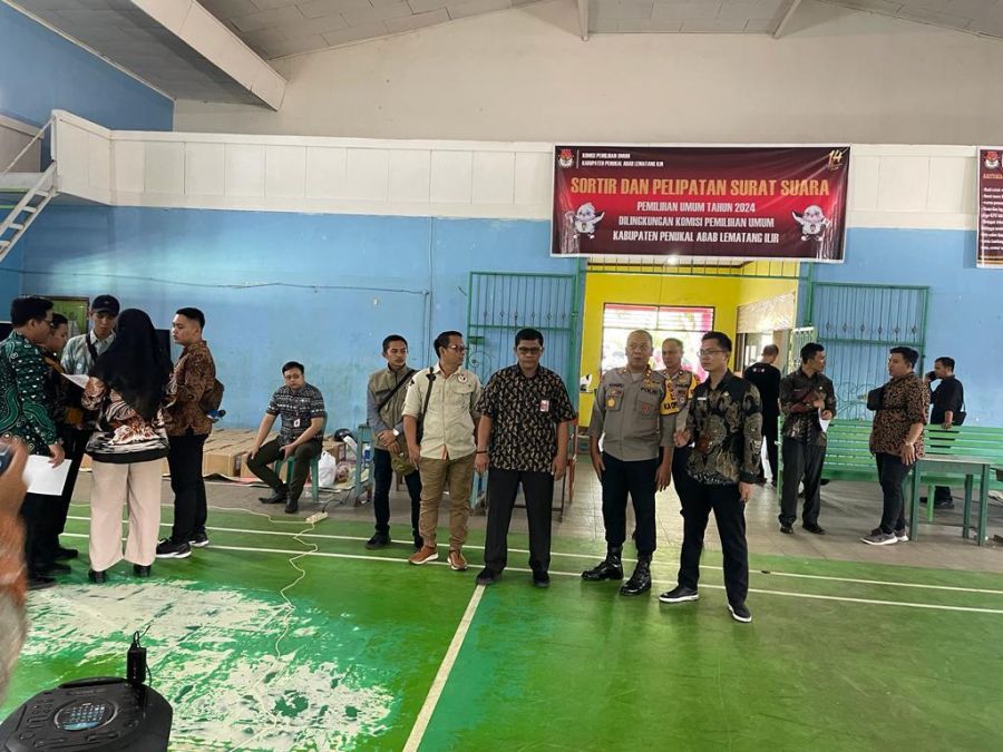 Kapolres PALI Tinjau Langsung Pelipatan Suara Presiden dan Wakil Presiden
