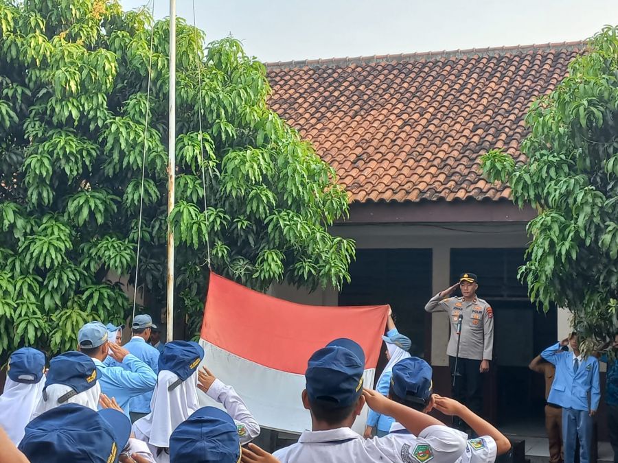 Kapolsek Cikupa Jadi Pembina Upacara di SMAS Nurul Hidayah, Tekankan Disiplin dan Bahaya Narkoba