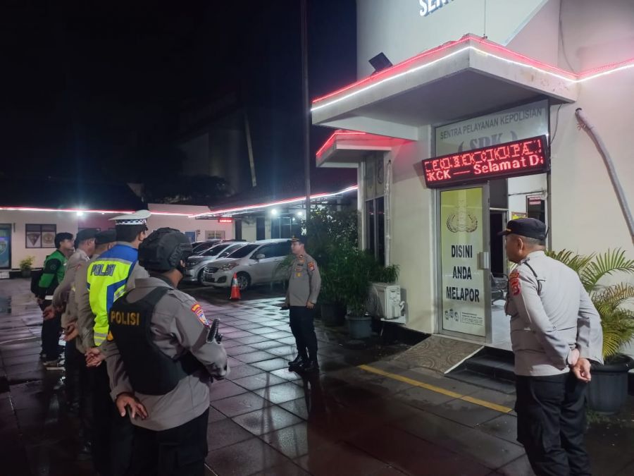 Kapolsek Cikupa Kompol Tedy Heru Murtianto Pimpin Apel Cipkon Malam Minggu