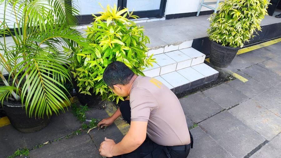 Kapolsek Cikupa Pimpin Langsung Korve Kebersihan Mako dalam Program ASRI