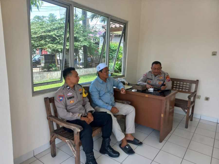 Kapolsubsektor Cikupamas Silaturahmi dan Layani Warga Pasir Gadung