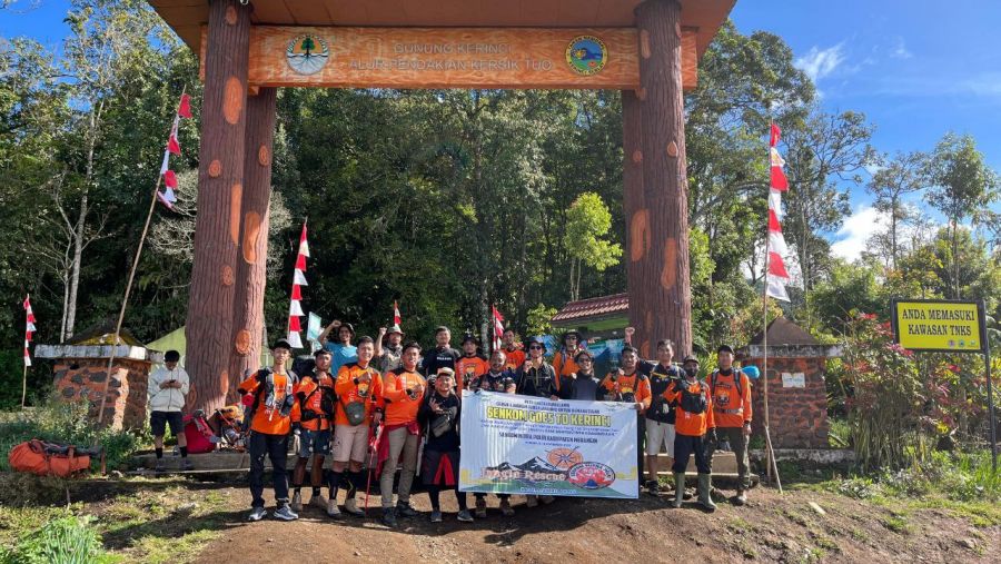 Kebanggaan Pertama Kali: Anggota Senkom Merangin Puncaki Kerinci Usai Perjalanan 34 Jam