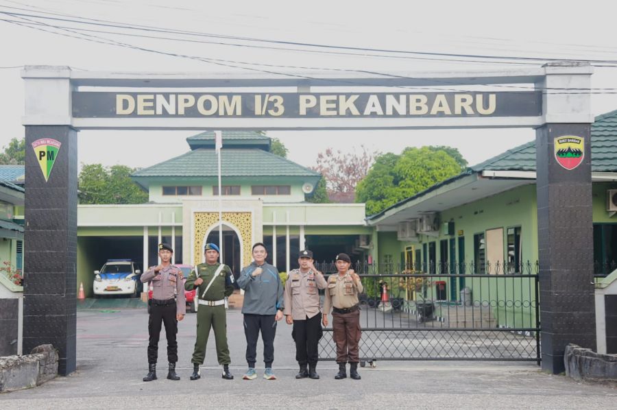 Kebiasaan Unik Kapolda Riau Sambangi Pos Penjagaan TNI-Polri