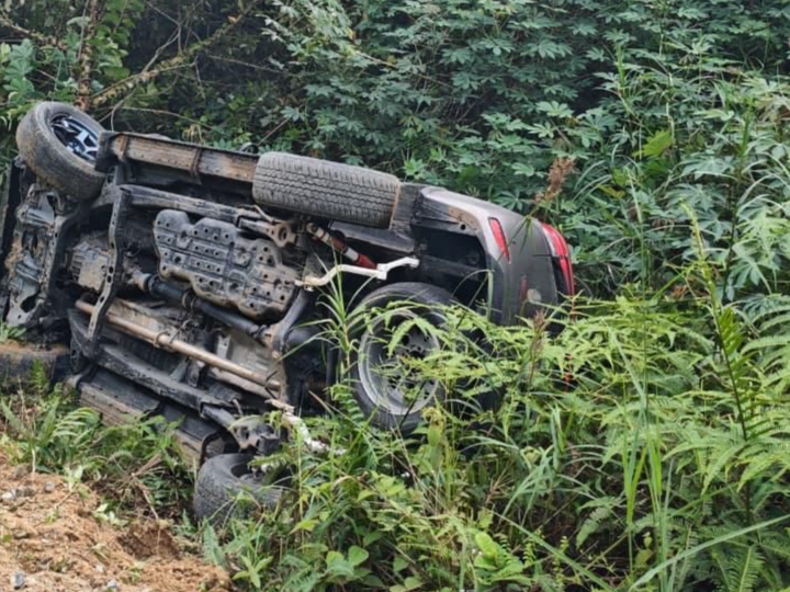 Kejar-kejaran dengan Polisi, Mobil Pengedar Sabu di Rohil Terbalik