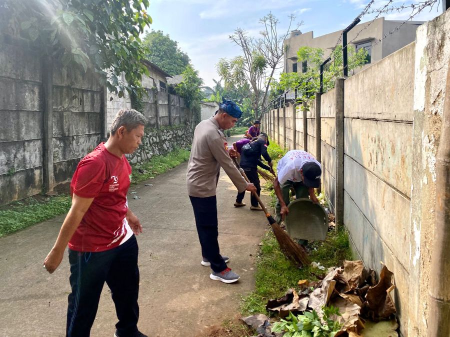 Kerja Bakti Bersama, Polsek Cikupa Pererat Sinergi dengan Masyarakat