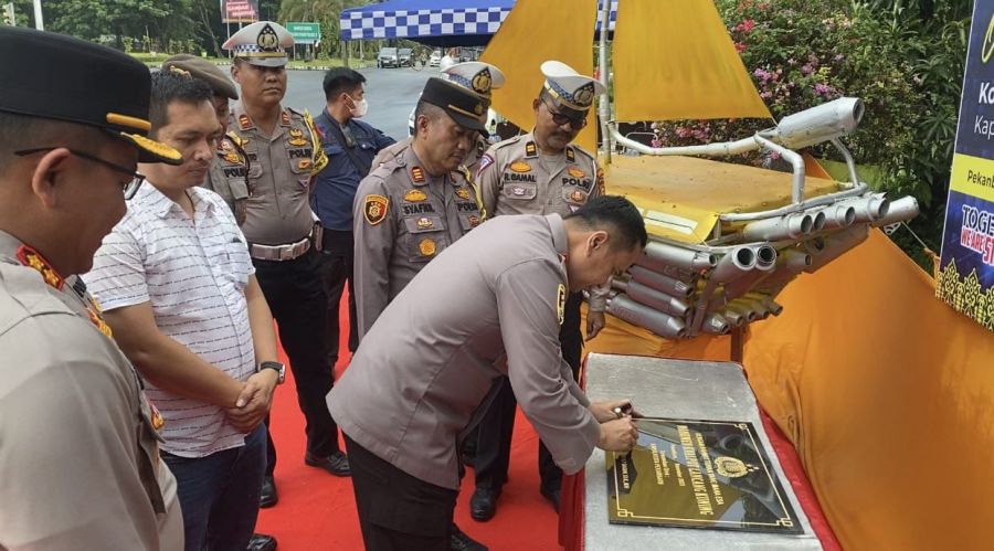 Kombes Pol Jefri Buat Sejarah Monumen Knalpot Lancang Kuning Pertama di Pekanbaru
