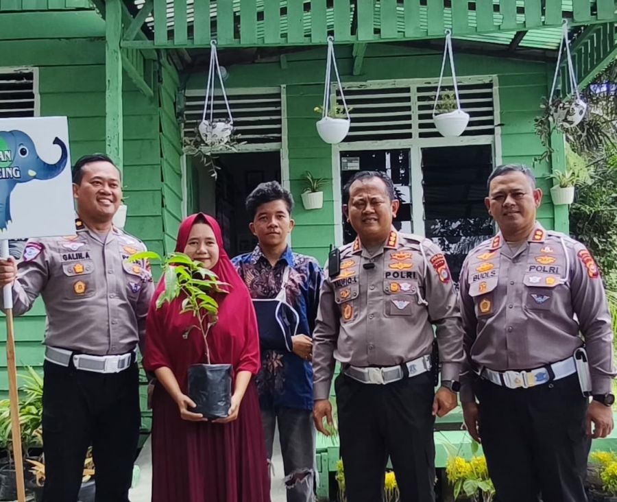 Korban Laka Dapat Bantuan Program Green Policing dari Dirlantas Polda Riau