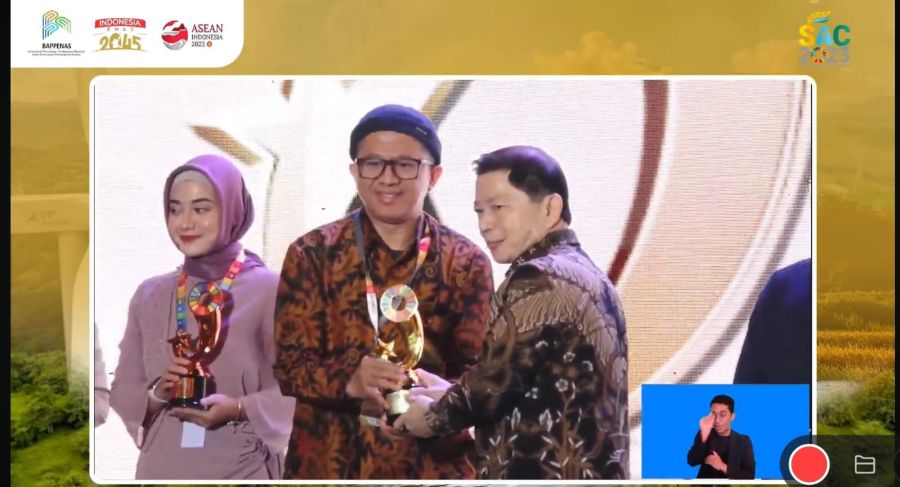 LAZNAS PHR Raih Penghargaan Terbaik I Indonesia's SDGs Action Awards 2023