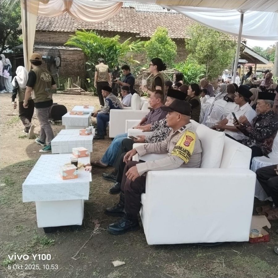 Melalui Tradisi Panjang Mulud, Bhabinkamtibmas dan Warga Cinangka Perkuat Nilai Kebersamaan