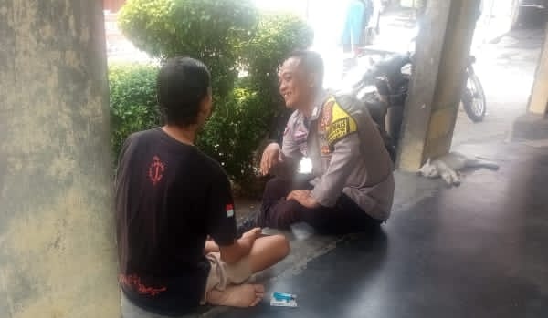 Menyapa Warga, Bhabinkamtibmas Polsek Purwakarta Sampaikan Imbauan Kamtibmas