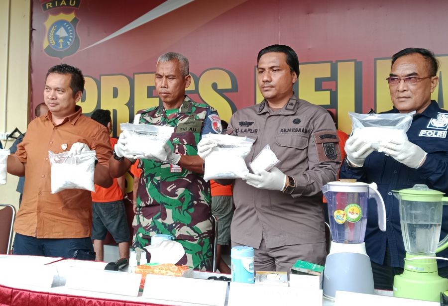 Modus Pelaku Kirim Ayam Bangkok Ternyata Bawa Sabu dan Ribuan Inek