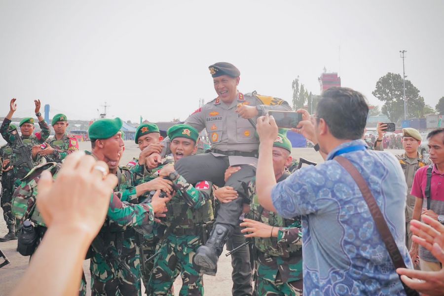 Momen Kapolda Sumsel Saat Hadiri Pemberangkatan Satgas Pamtas Pasukan Yonif 141/AYJP Kodam II/Swj