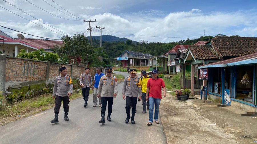 Pastikan Aman & Tertib, Jauh-jauh Ke Semendo Kapolres Muara Enim Untuk Mengecek Lokasi TPS