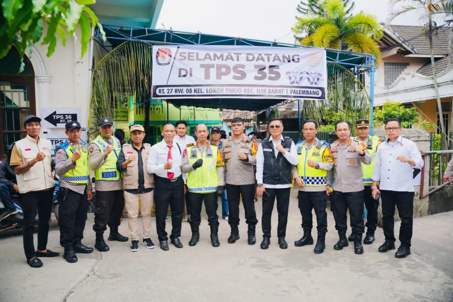 Pastikan Kamtibmas Kondusif Jelang Pemilu 2024, Kapolda Sumsel Irjen Pol A Rachmad Wibowo Tinjau TPS