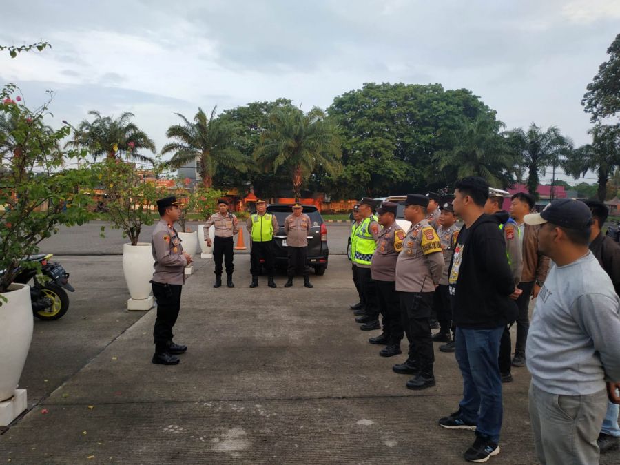 Pengamanan Keberangkatan Massa Capres-Cawapres, Kapolsek Cikupa Berikan Arahan Penting