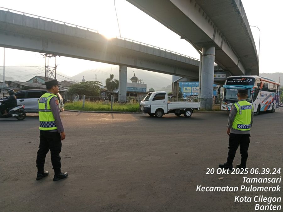 Pengaturan Kendaraan di Laksanakan Personil Polsek Kskp Merak Polres Cilegon Polda Banten 