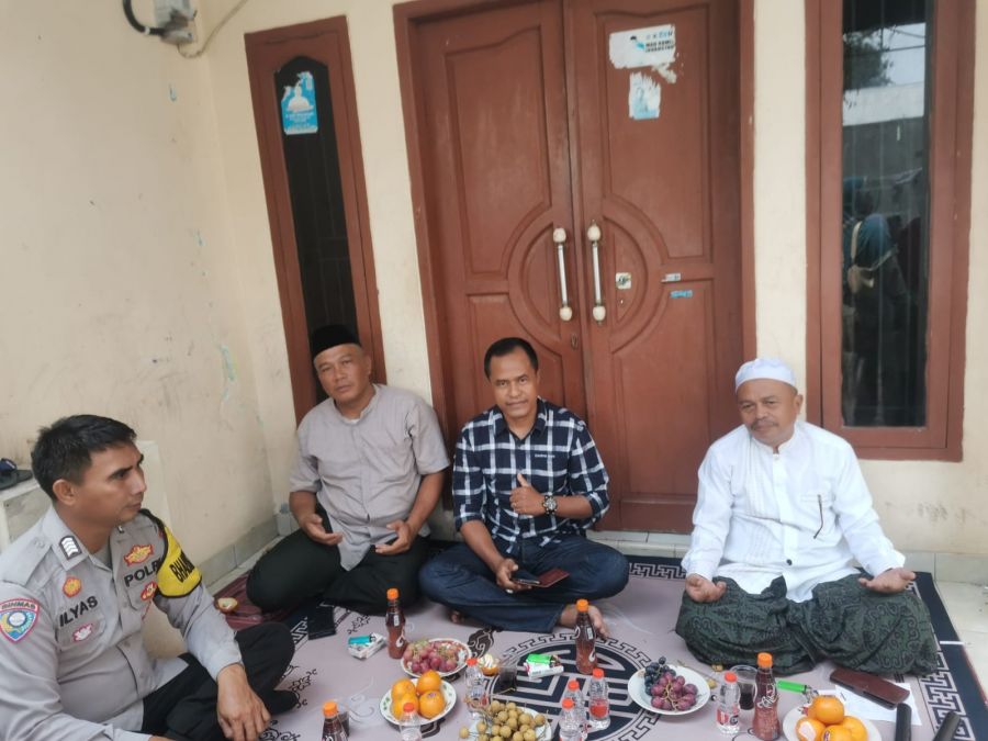 Pererat Kedekatan, Bhabinkamtibmas Kelurahan Sukamulya Sambangi Tokoh Masyarakat
