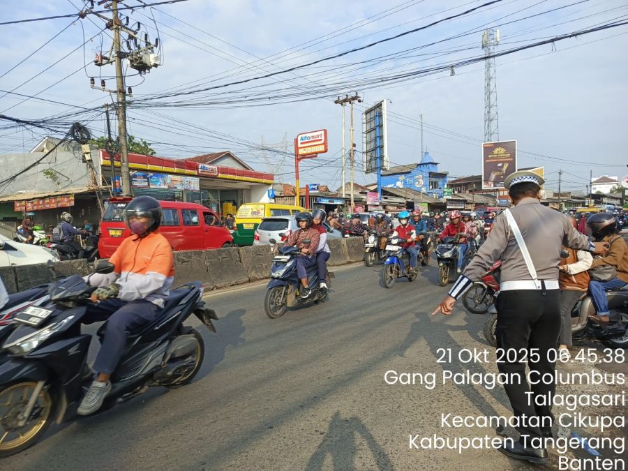 Personel Lantas Polsek Cikupa Laksanakan PECAK Pagi, Wujudkan Kamseltibcar Lantas di Jam Sibuk