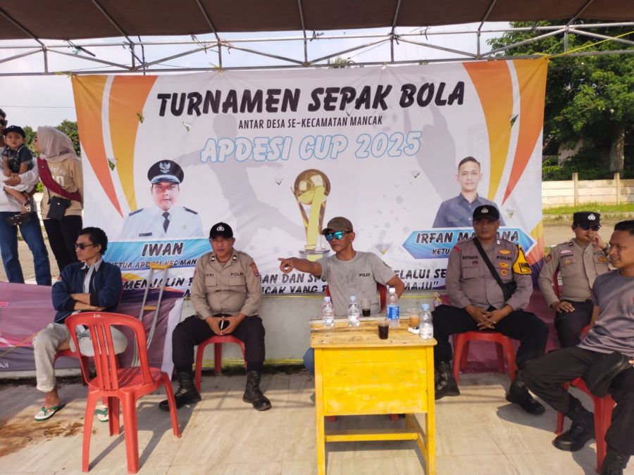Personel Polsek Mancak Hadiri Turnamen Sepak Bola, Berikan Himbauan Kamtibmas