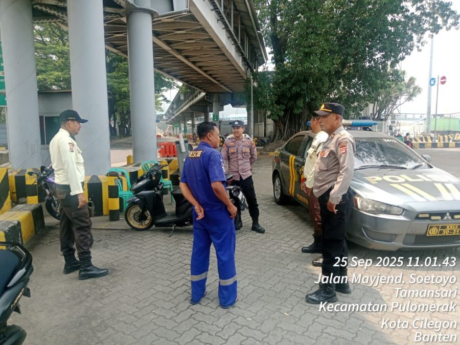 Personel Samapta KSKP Merak Laksanakan Patroli Dialogis di Kawasan Pelabuhan Cilegon