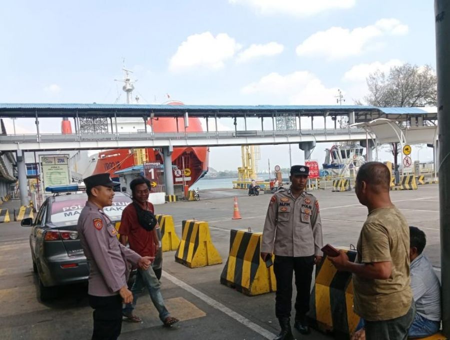 Personel Samapta KSKP Merak Laksanakan Patroli Dialogis Jaga Harkamtibmas Kawasan Pelabuhan