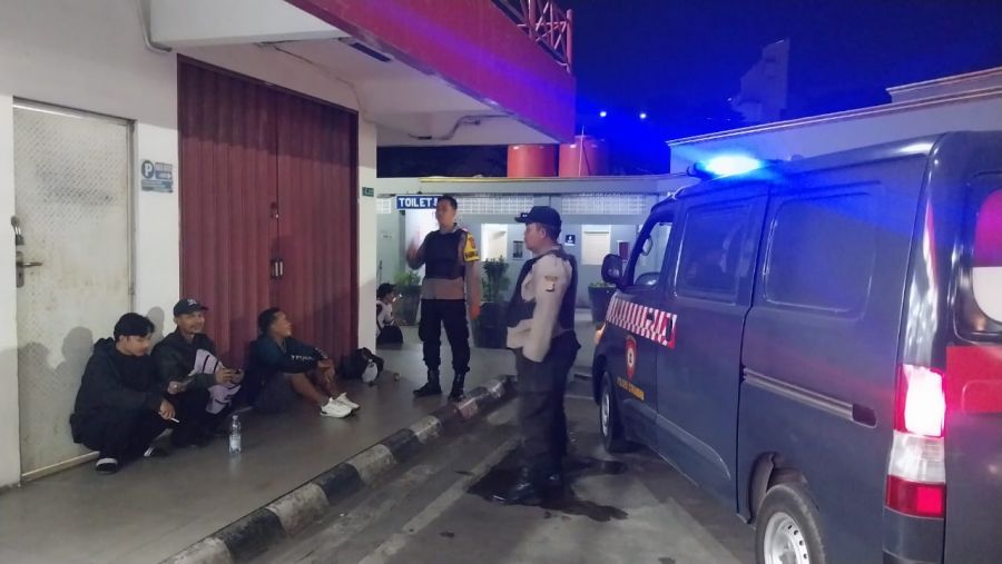 Personil Polsek Ciwandan Dengan Cara Patroli Bluelight Cegah Terjadinya Tindak Kejahatan Malam