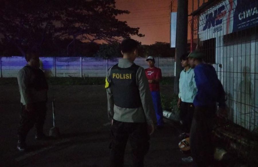 Personil Polsek Ciwandan Dengan Cara Patroli Bluelight Cegah Terjadinya Tindak Kejahatan Malam