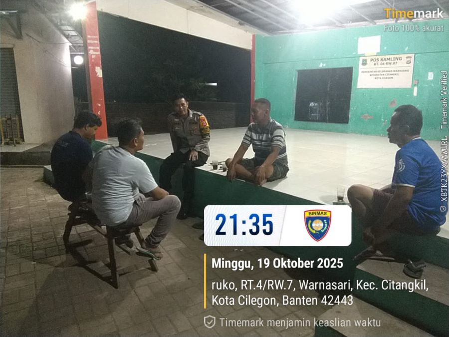 Personil Polsek Ciwandan Pantau Pos Ronda Siskamling Warga Saat Patroli Sebagai Ujung Tombak