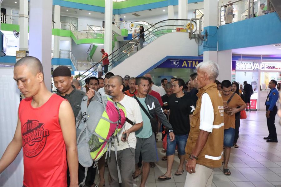 PMI Deportasi Malaysia Terima Trauma Healing di Pelabuhan Batam Center