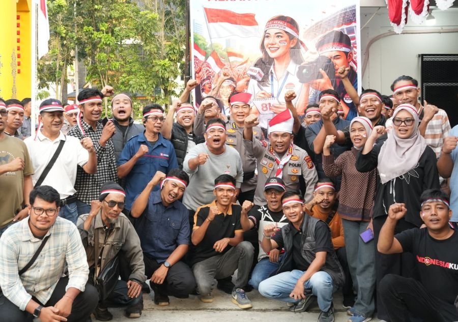 Polda Riau Bersama Insan Pers Kobarkan Merah Putih di HUT RI ke-81