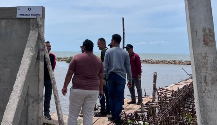 Polda Riau Kawal Pembangunan Kampung Nelayan Merah Putih Pertama