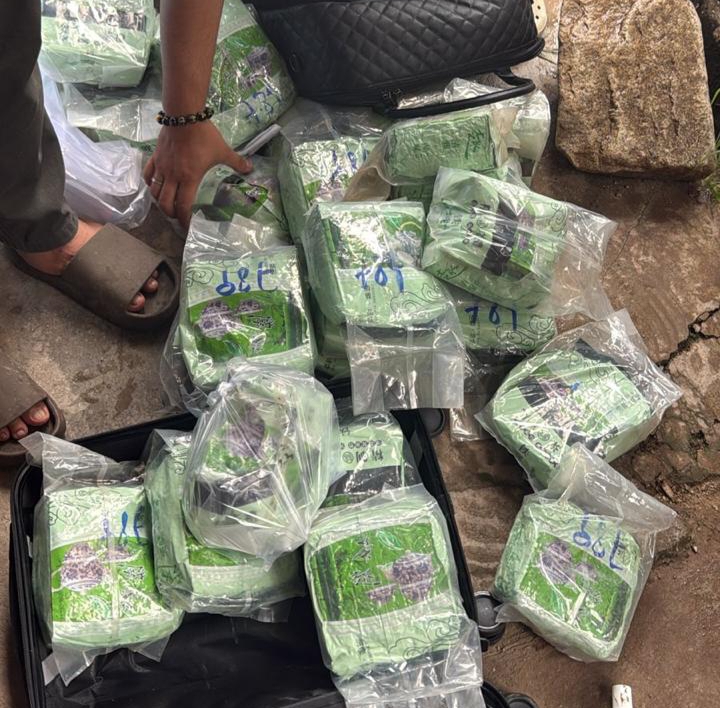 Polda Riau Tangkap Dua Orang Kurir Bawa 30 kg Sabu ke Palembang