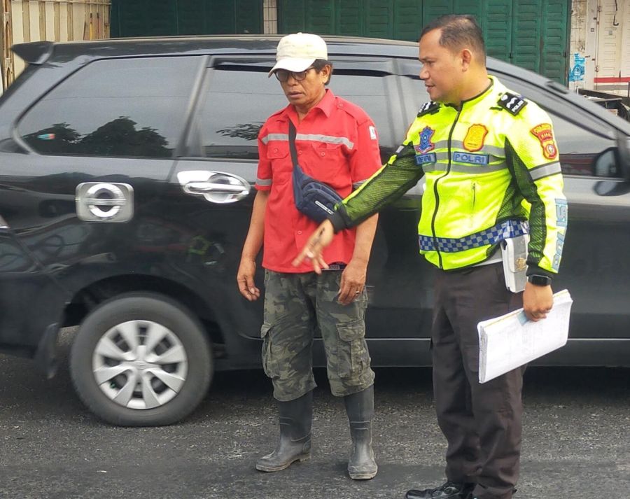 Polisi Buru Mobil B 1557, Tabrak Petugas Marka Jalan di Pekanbaru Hingga Tewas