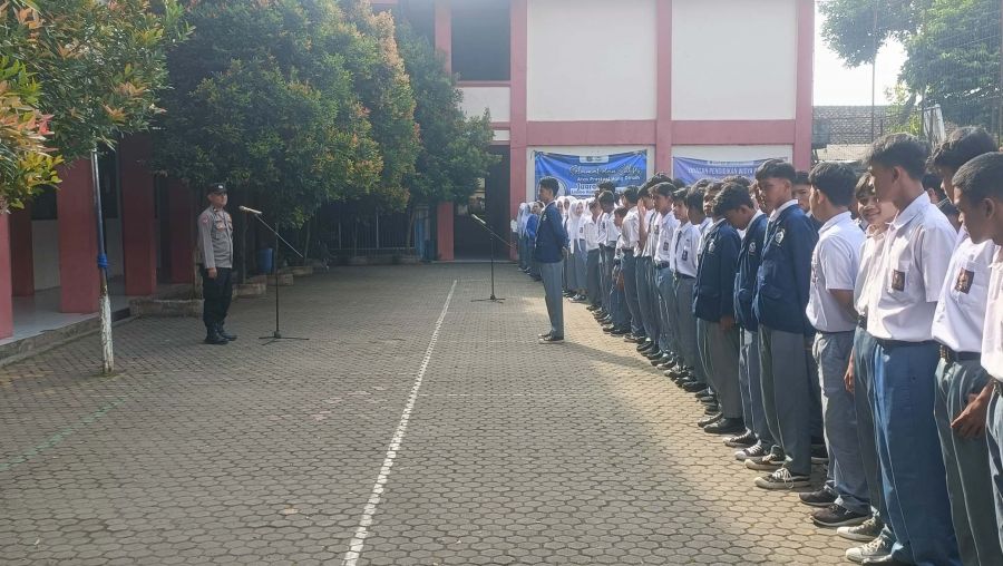 Polisi Saba Sekolah: IPDA Sunari Ajak Pelajar SMK Al-Badar Jauhi Tawuran dan Narkoba