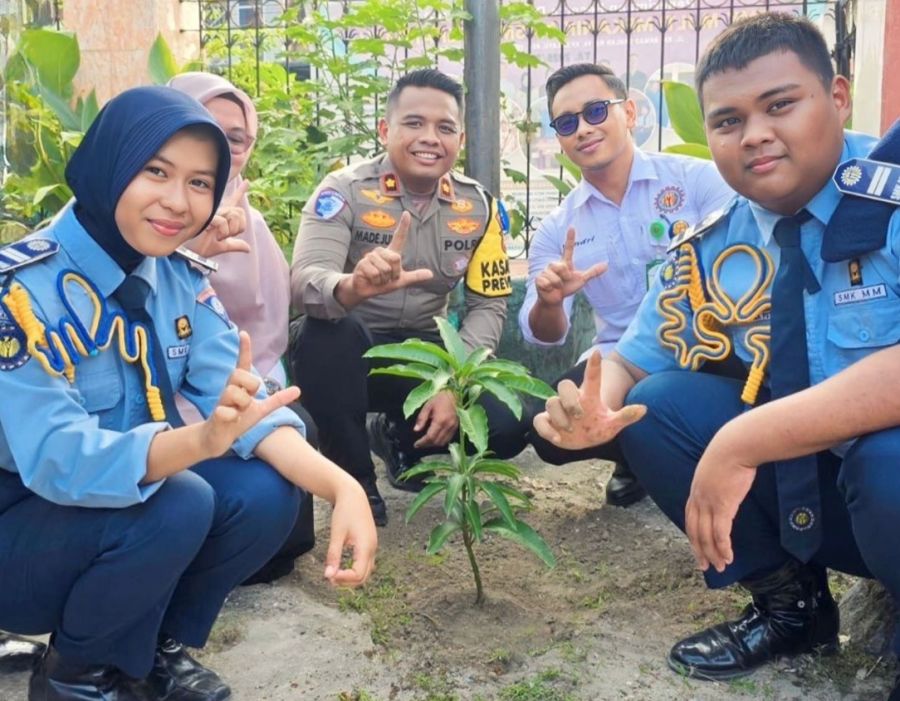 Polresta Pekanbaru Kenalkan Program Unggulan Cinta Lingkungan Kepada Siswa