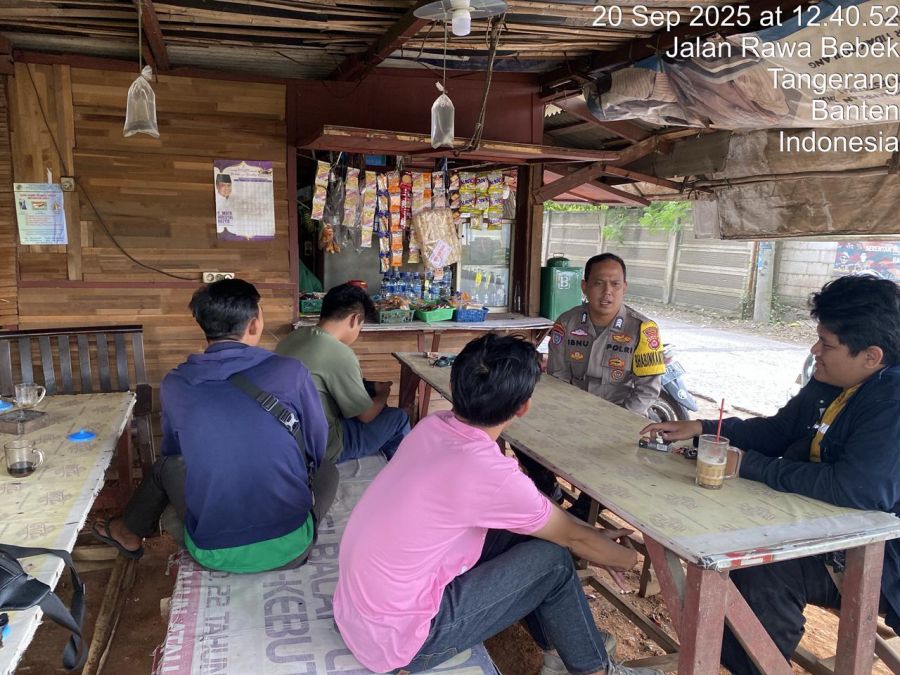 Polri Hadir di Tengah Warga, Polsek Cikupa Gelar Warung Bhabinkamtibmas di Warung Bu Jannah