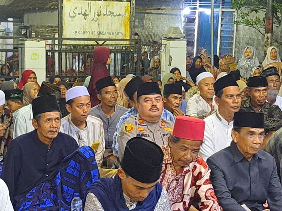 Polsek Anyar Hadiri dan Amankan Peringatan Maulid Nabi Muhammad SAW di Desa Sindang Karya