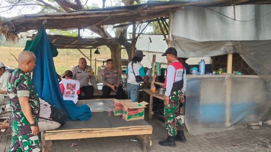 Polsek Cikupa Cek Lokasi Penemuan Buaya di Desa Budimulya, Satwa Dievakuasi Petugas Damkar