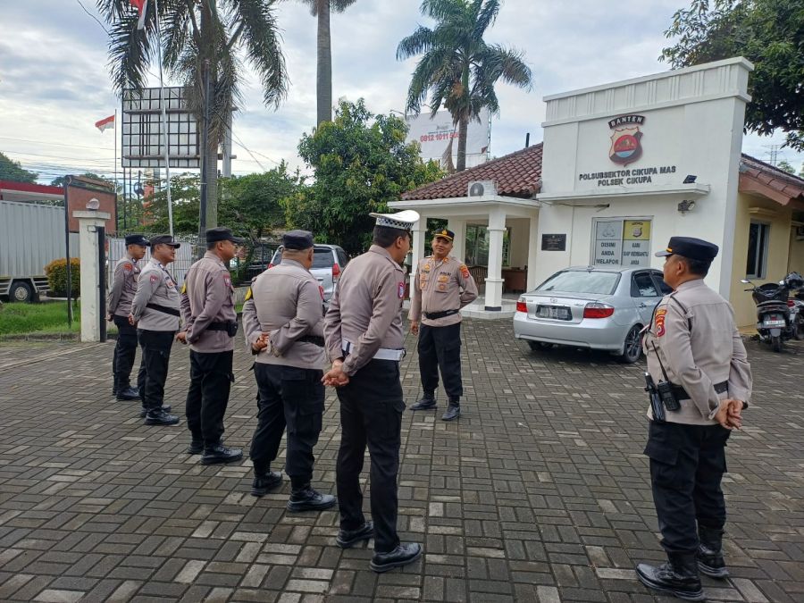 Polsek Cikupa Gelar Apel Pengamanan Aksi Unjuk Rasa Aliansi Buruh Banten Bersatu di Pospol Kedaton
