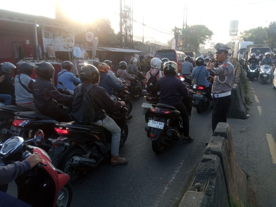 Polsek Cikupa Gelar Apel Pengamanan Aksi Unjuk Rasa Aliansi Buruh Banten Bersatu di Pospol Kedaton