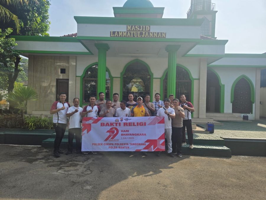 Polsek Cikupa Gelar Bakti Religi di Masjid Lammatul Jannan dalam Rangka HUT Bhayangkara ke-79