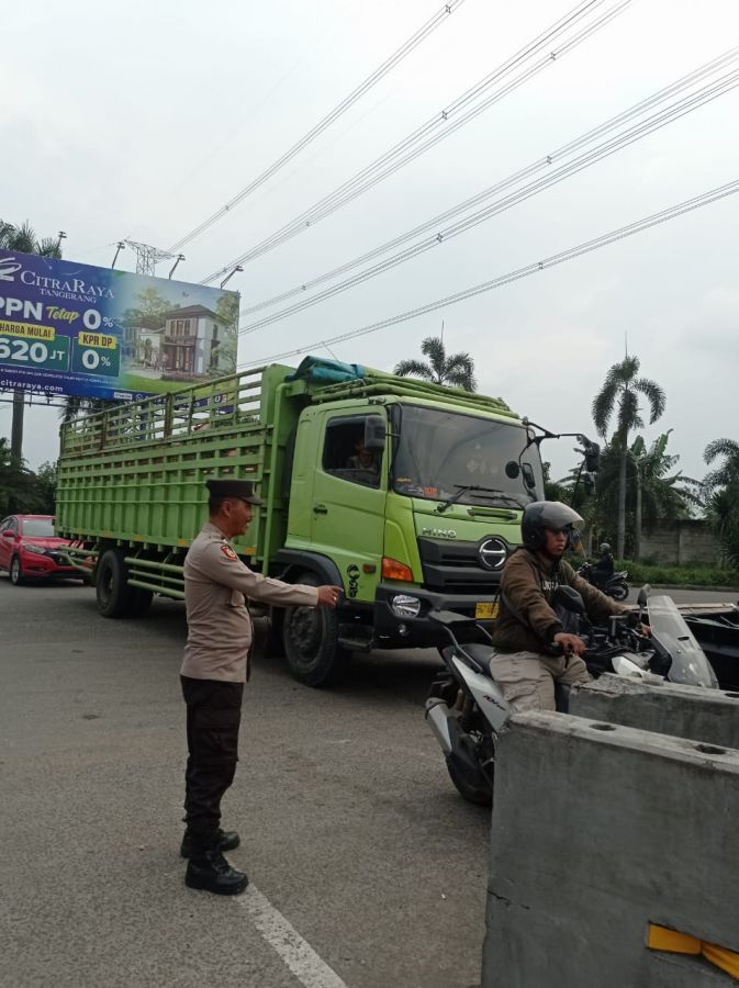 Polsek Cikupa Gelar Pengaturan Lalin Sore Hari di Simpang Kedaton
