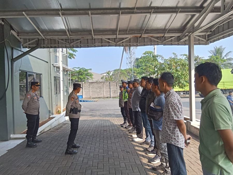 Polsek Cikupa Kawal Aksi Buruh PT Doga Group Internasional,Jaga Situasi keamanan Tetap Kondusif