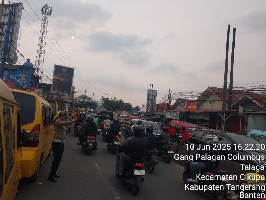 Polsek Cikupa Laksanakan Pengaturan Lalu Lintas Sore Hari